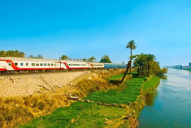 Pirâmides e Nilo em Excursões de Trem