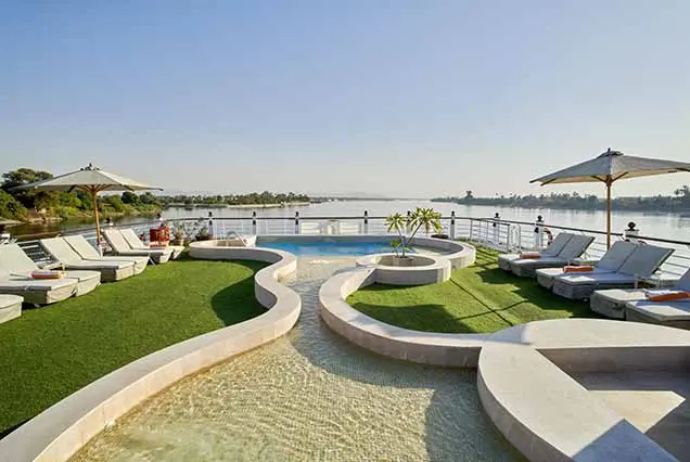 Cruzeiro Mövenpick MS Royal Lotus no Nilo 4 Dias Assuão Luxor