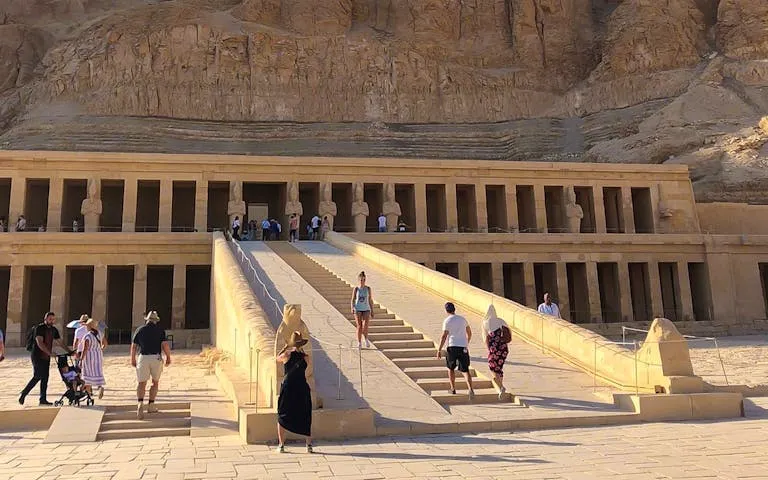 Cruzeiro Mövenpick MS Royal Lotus no Nilo 8 Dias Luxor Assuão