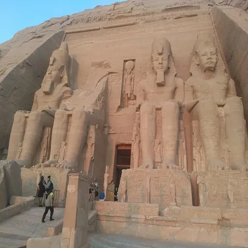 Cruzeiro de Assuã para Luxor com Excursão a Abu Simbel