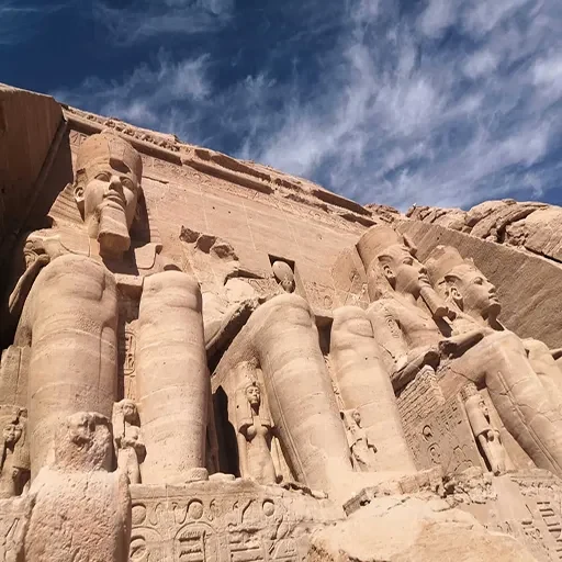 Autocarro de ida e volta de Abu Simbel para Assuão