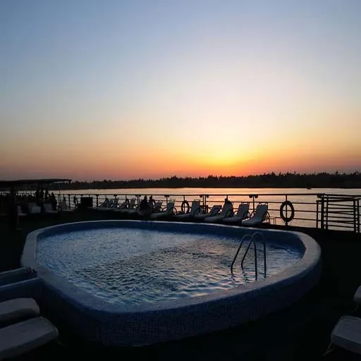 Cruzeiro Queen of Hansa no Nilo 5 Dias Luxor Assuão