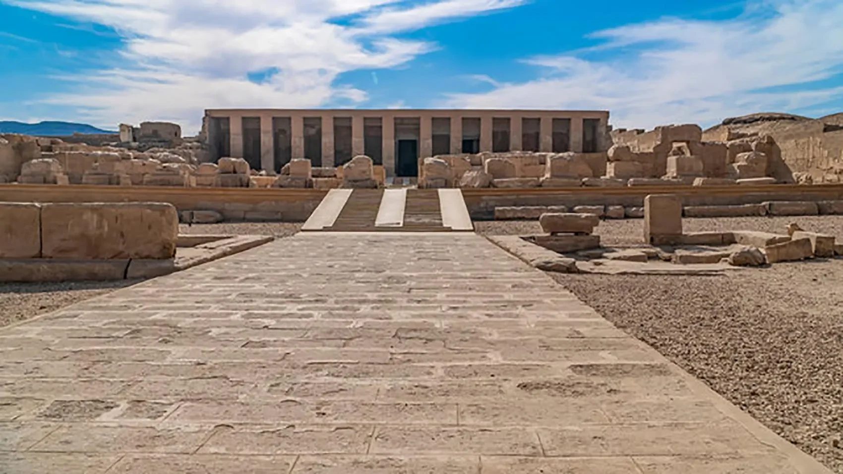 Excursão privada de um dia inteiro aos templos de Dendera e Abidos a partir de Luxor