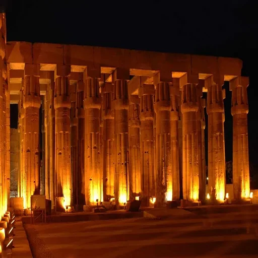 Espetáculo de Luz e Som no Templo de Karnak
