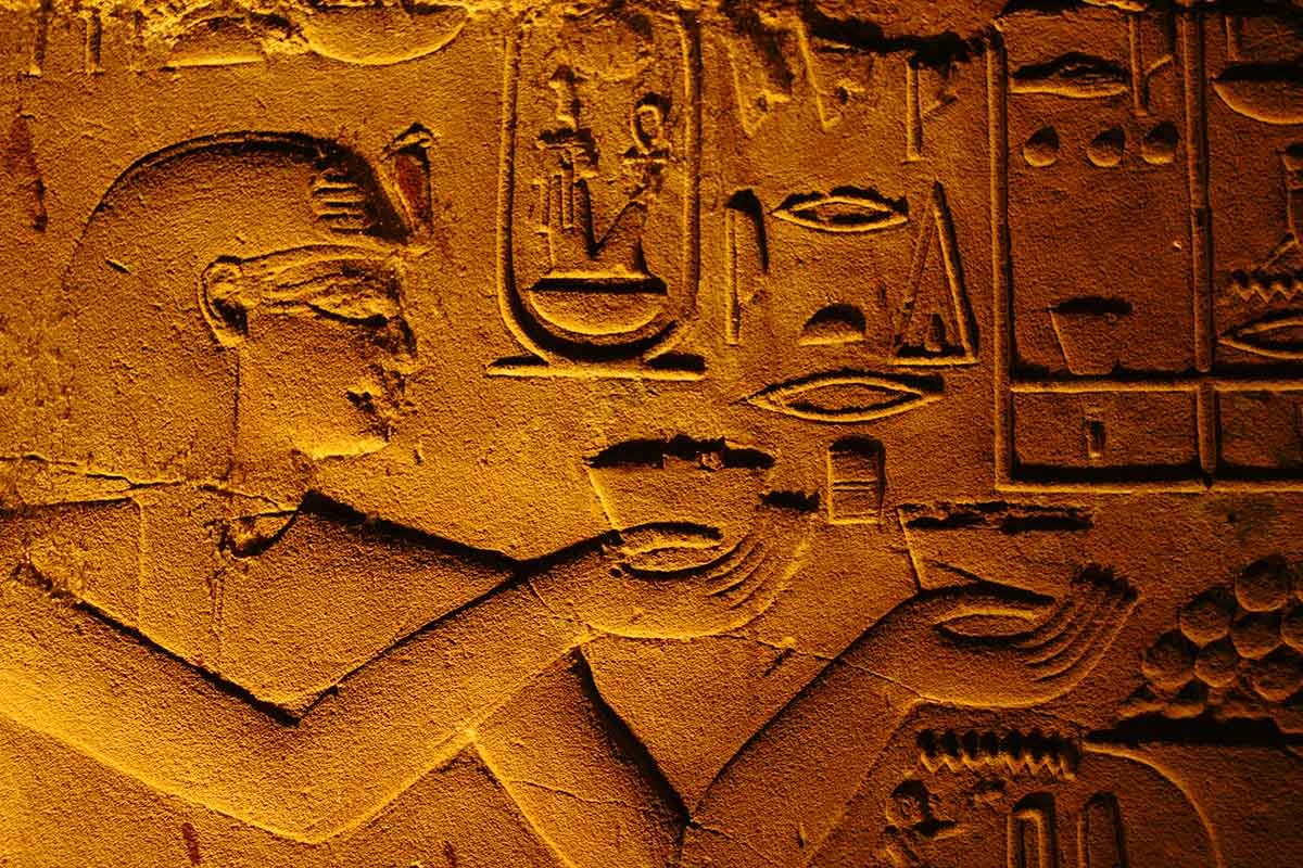 Hábitos curiosos e modernos da sociedade do Antigo Egipto