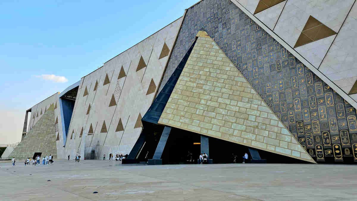 O Grande Museu Egípcio de Gizé Está Aberto? Descubra