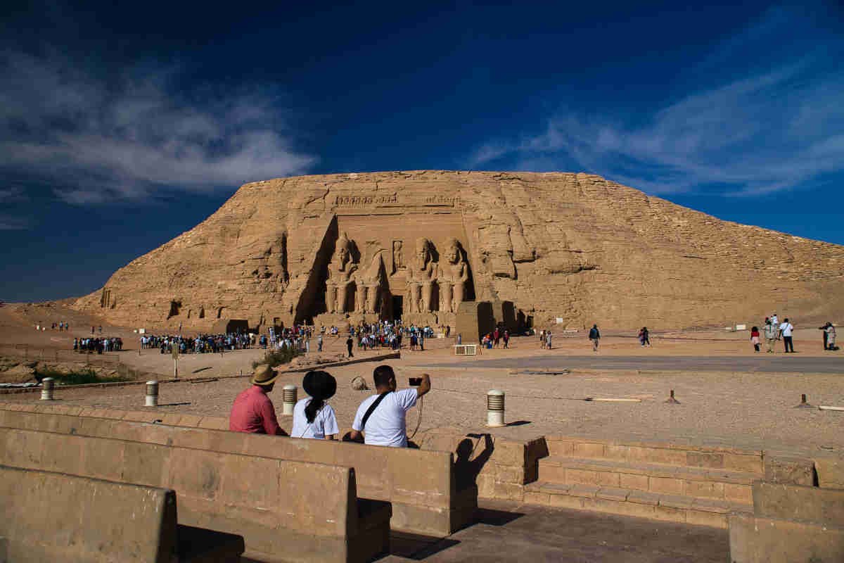O que é a visita guiada a Abu Simbel?