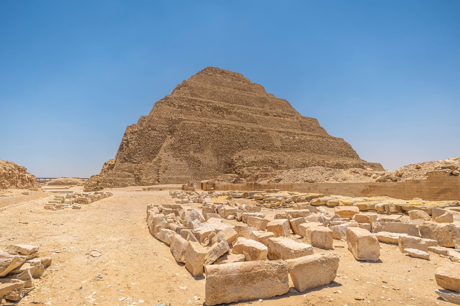 Pirâmide de degraus do Faraó Djoser em Saqqara