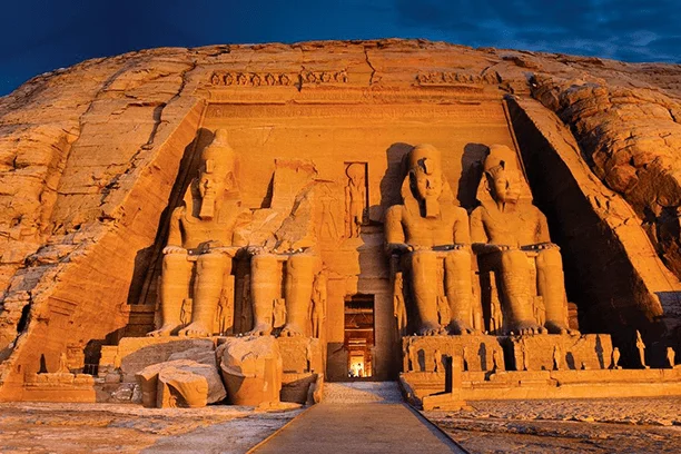 Cruzeiro de Assuã para Luxor com Excursão a Abu Simbel