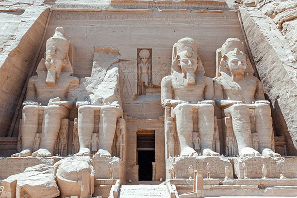 Cruzeiro de Assuã para Luxor com Excursão a Abu Simbel