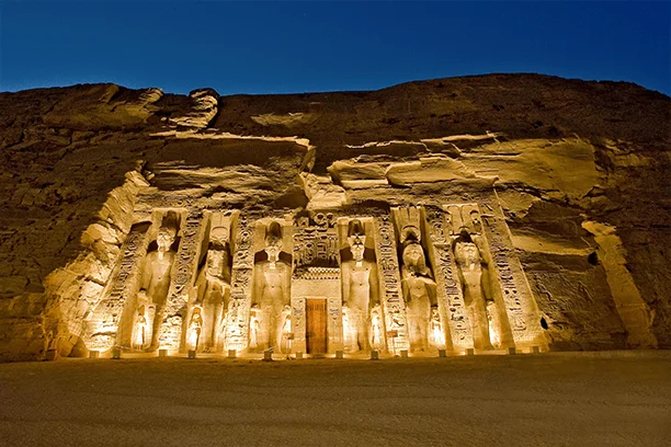 Cruzeiro de Assuã para Luxor com Excursão a Abu Simbel