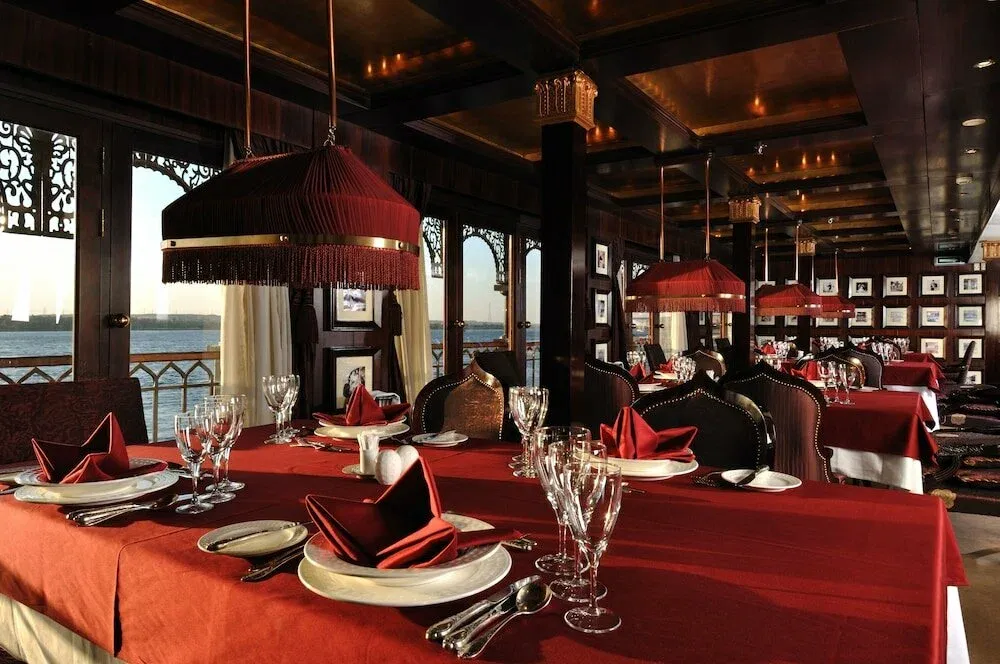 Cruzeiro Mövenpick SS Misr no Nilo 4 Dias Assuão Luxor