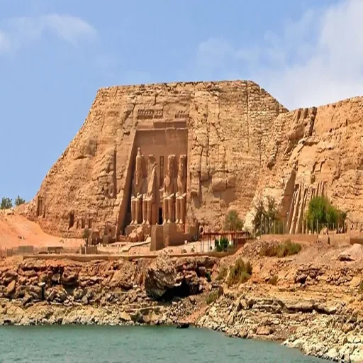 Cruzeiro de 2 dias pelo Nilo, do Cairo a Abu Simbel, com transporte aéreo.
