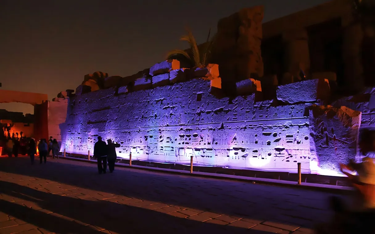 Espetáculo de Luz e Som no Templo de Karnak
