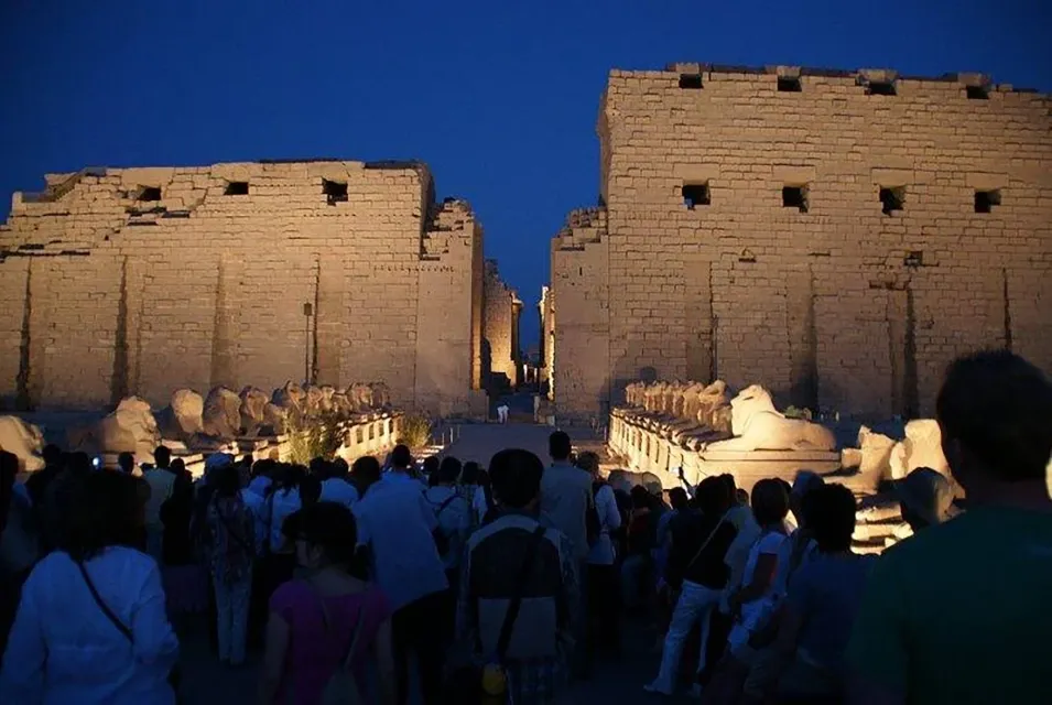 Espetáculo de Luz e Som no Templo de Karnak