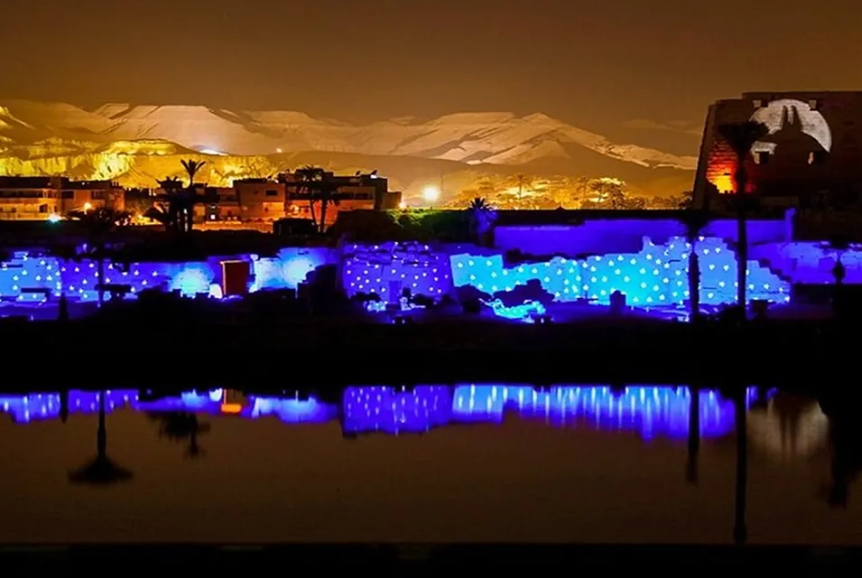 Espetáculo de Luz e Som no Templo de Karnak
