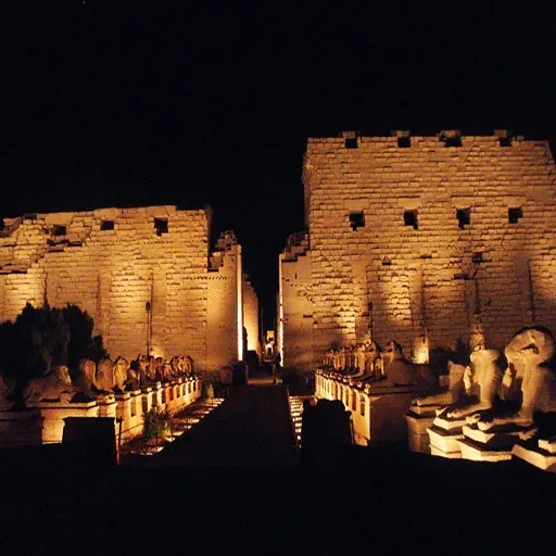 Espetáculo de Luz e Som no Templo de Karnak