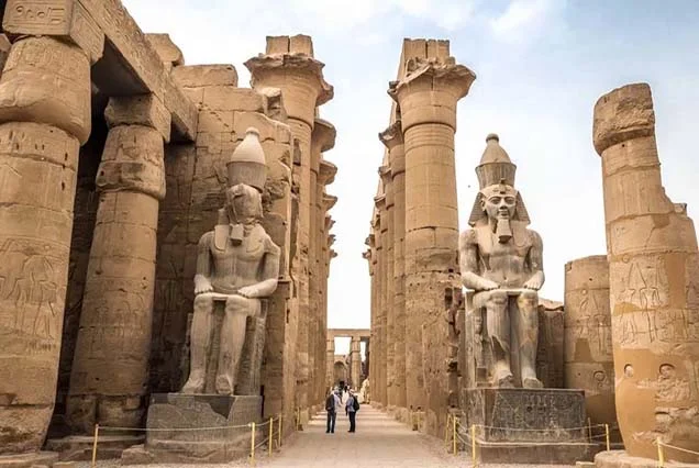 Excursão à Margem Oriental e Ocidental de Luxor