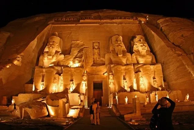 Excursão às Pirâmides e Abu Simbel