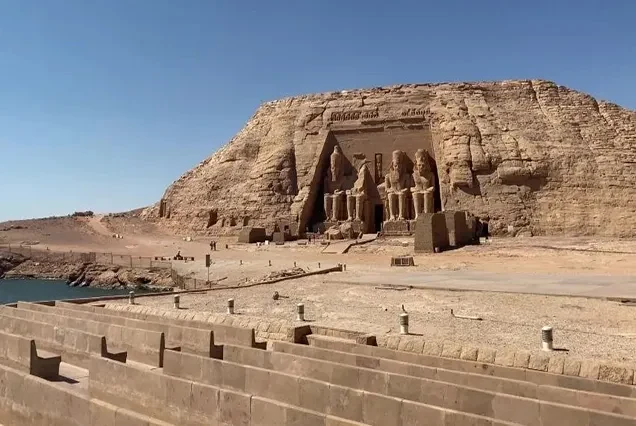 Excursão às Pirâmides e Abu Simbel