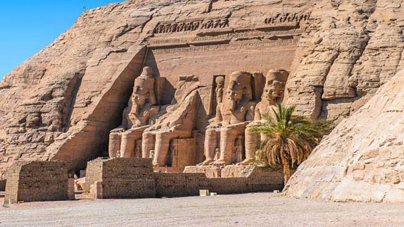 Viagem do Cairo a Abu Simbel de avião
