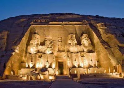 Viagem do Cairo a Abu Simbel de avião