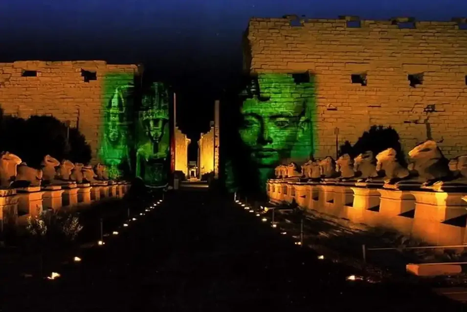 Espetáculo de Luz e Som nos Templos de Karnak