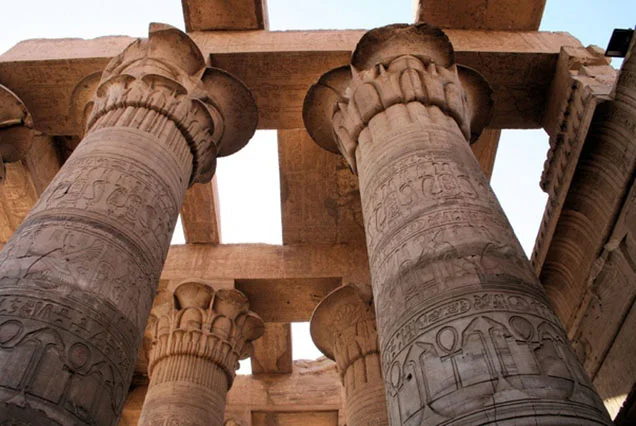 Templos de Kom Ombo e Edfu a partir de Assuã