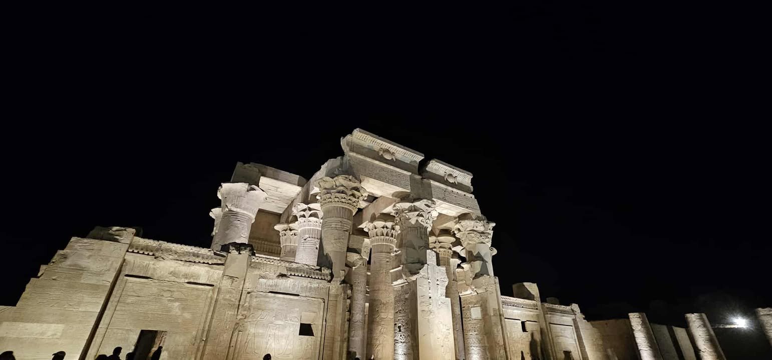 Templo de Kom umbo - A Terapia das Forças Opostas